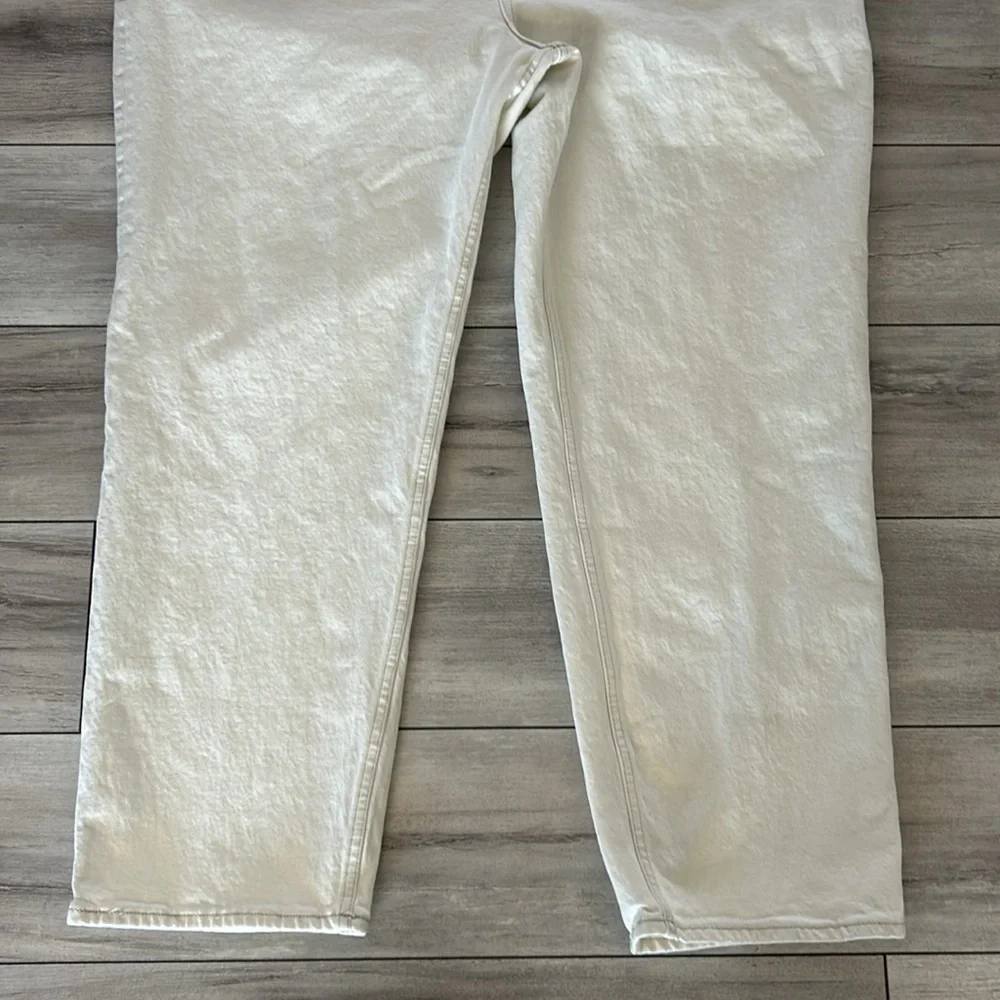 Abercrombie & Fitch The 90s straight ultra high rise in cream size 22